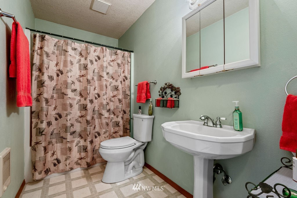 240 North Mahaffey Road Kelso, WA 98626 - Photo 10 of 40 Gallery Image 10