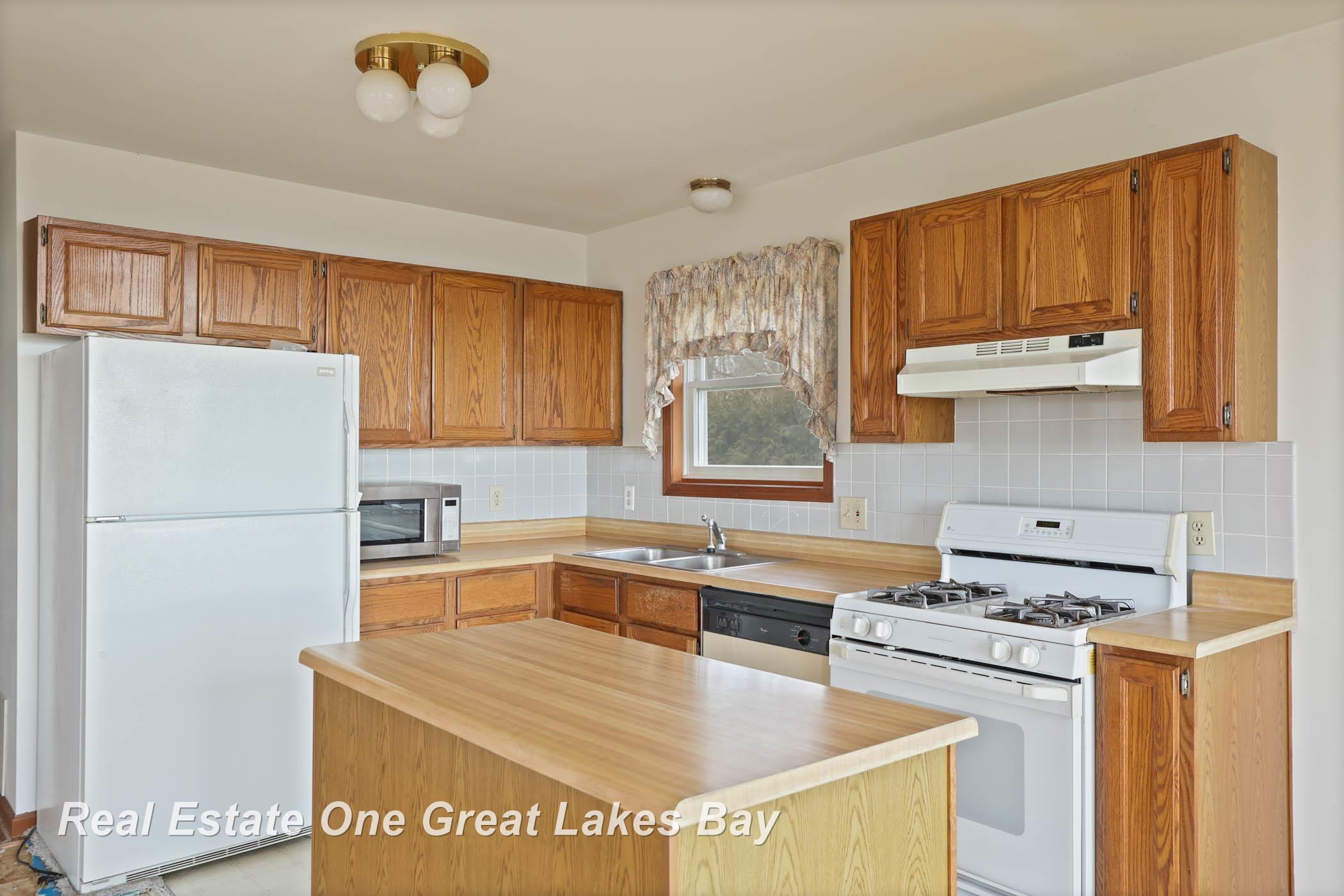 5167 Beachwood Road Standish, MI 48658 - Photo 22 of 55 Kitchen