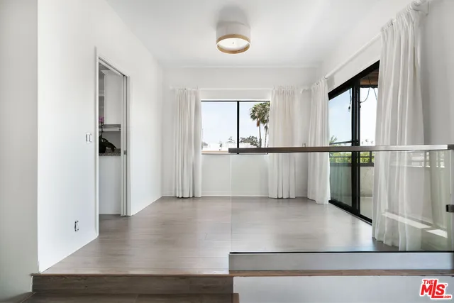 $5,900 | 817 10th Street, Unit 205, Santa Monica, CA 90403