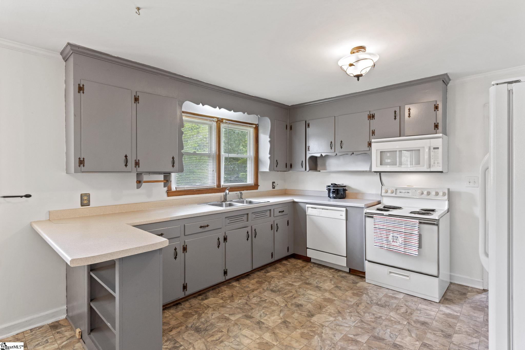 152 Old Locust Hill Road Taylors, SC 29687 - Photo 11 of 36