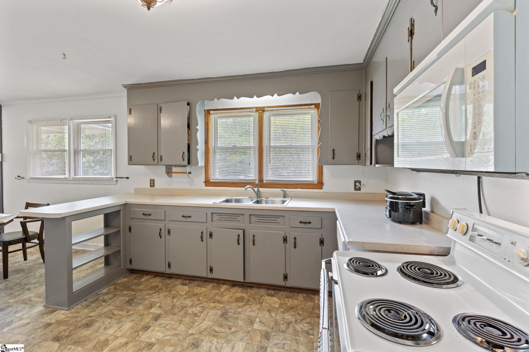 152 Old Locust Hill Road Taylors, SC 29687 - Photo 12 of 36