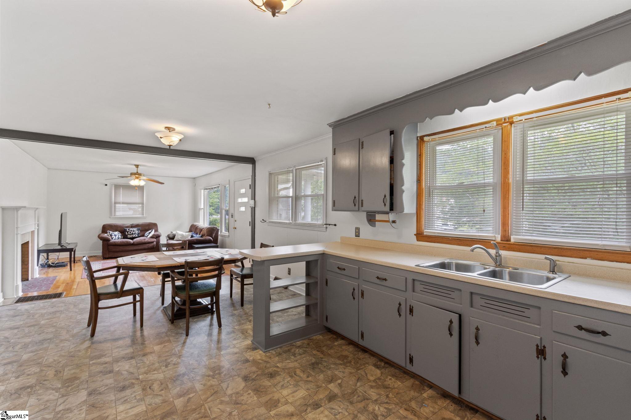 152 Old Locust Hill Road Taylors, SC 29687 - Photo 13 of 36