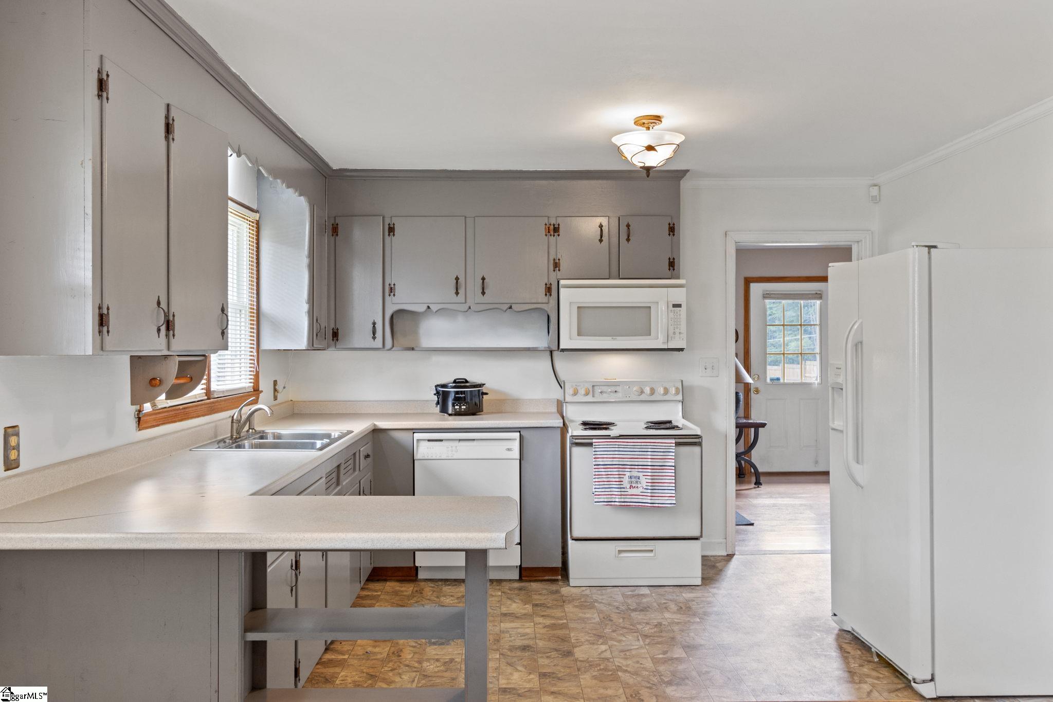 152 Old Locust Hill Road Taylors, SC 29687 - Photo 15 of 36