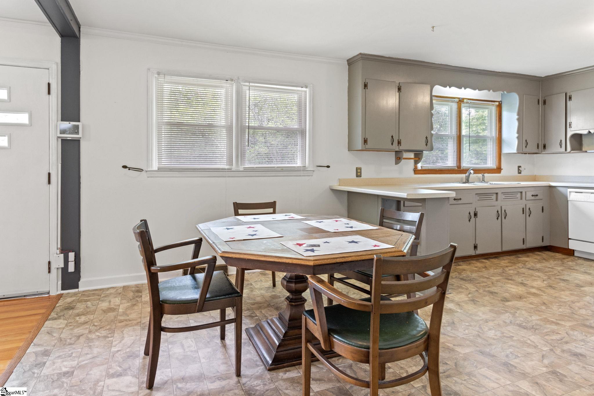 152 Old Locust Hill Road Taylors, SC 29687 - Photo 9 of 36