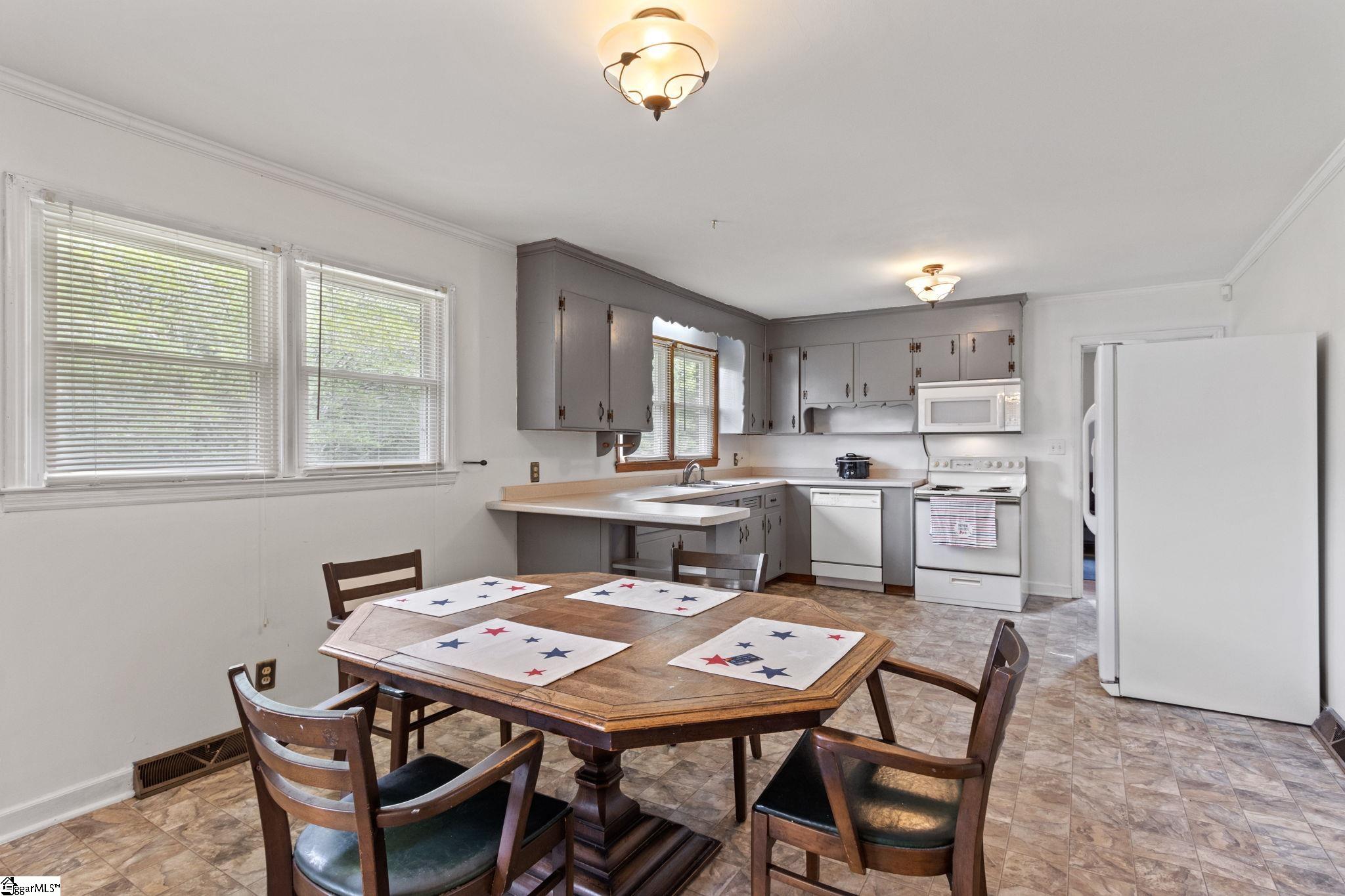 152 Old Locust Hill Road Taylors, SC 29687 - Photo 10 of 36