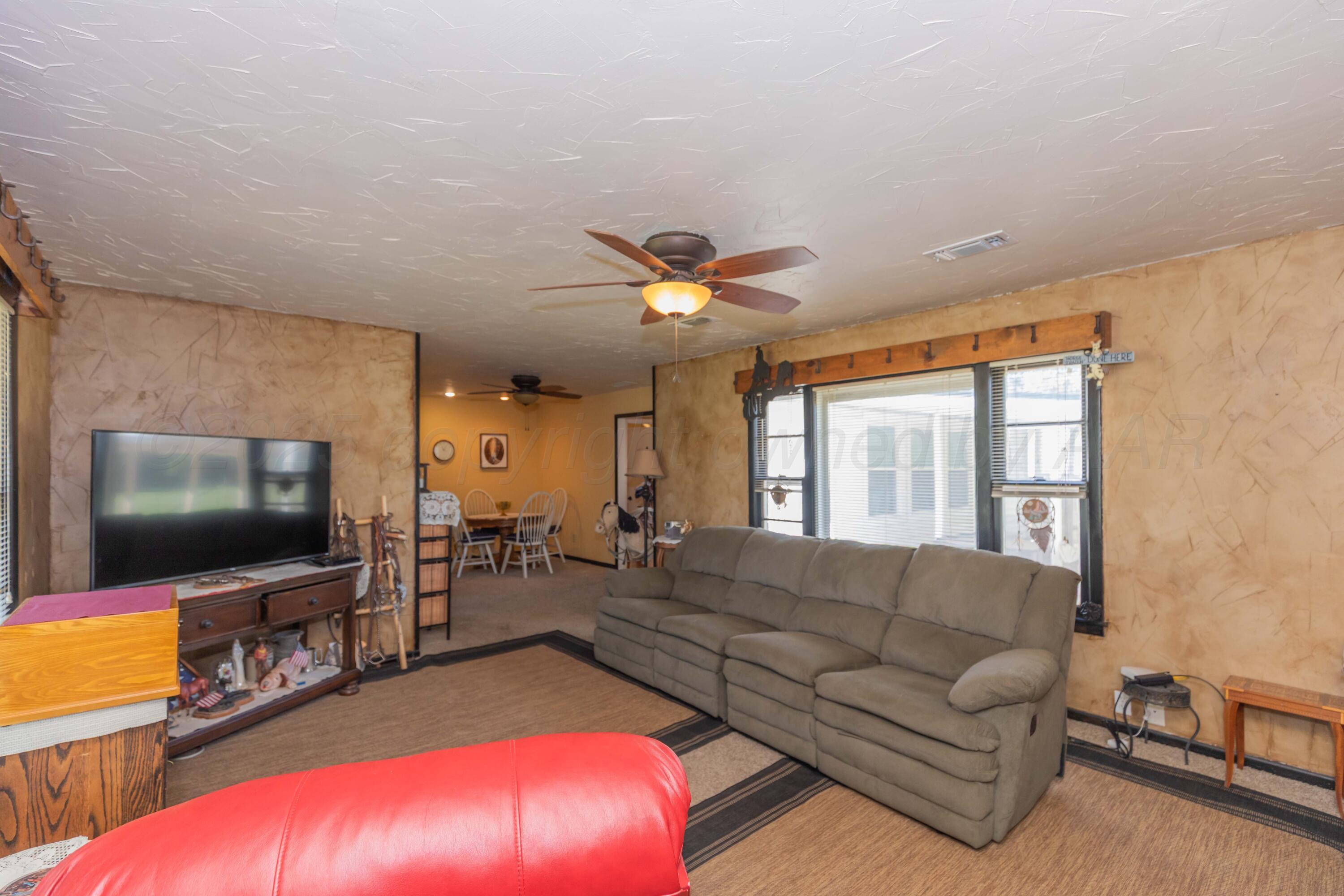 209 East 12th Street Wheeler, TX 79096 - Photo 5 of 40 LIIVNG ROOM VIEW 3