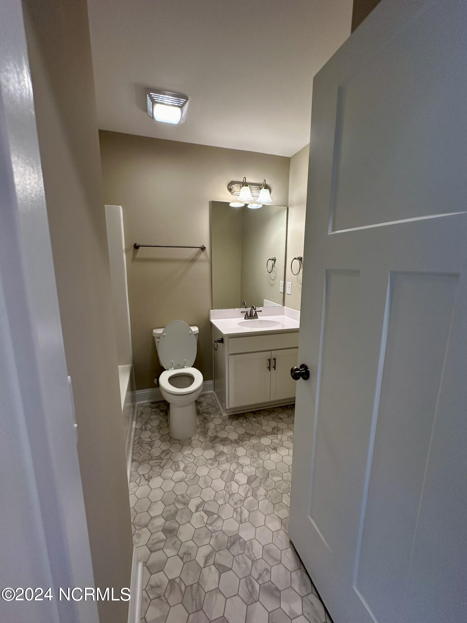 124 Smallwood Road Hubert, NC 28539 - Photo 16 of 21 Guest Bathroom