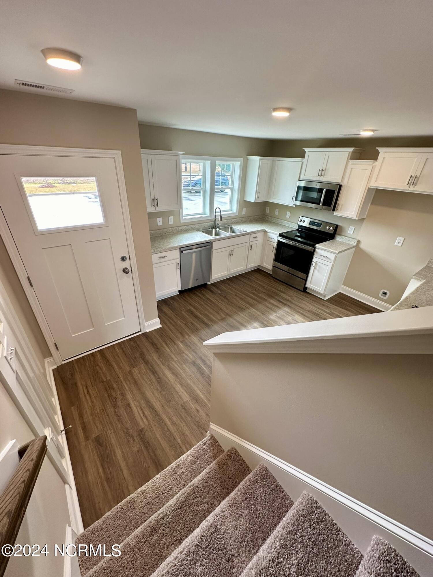 124 Smallwood Road Hubert, NC 28539 - Photo 19 of 21 Kitchen Overview