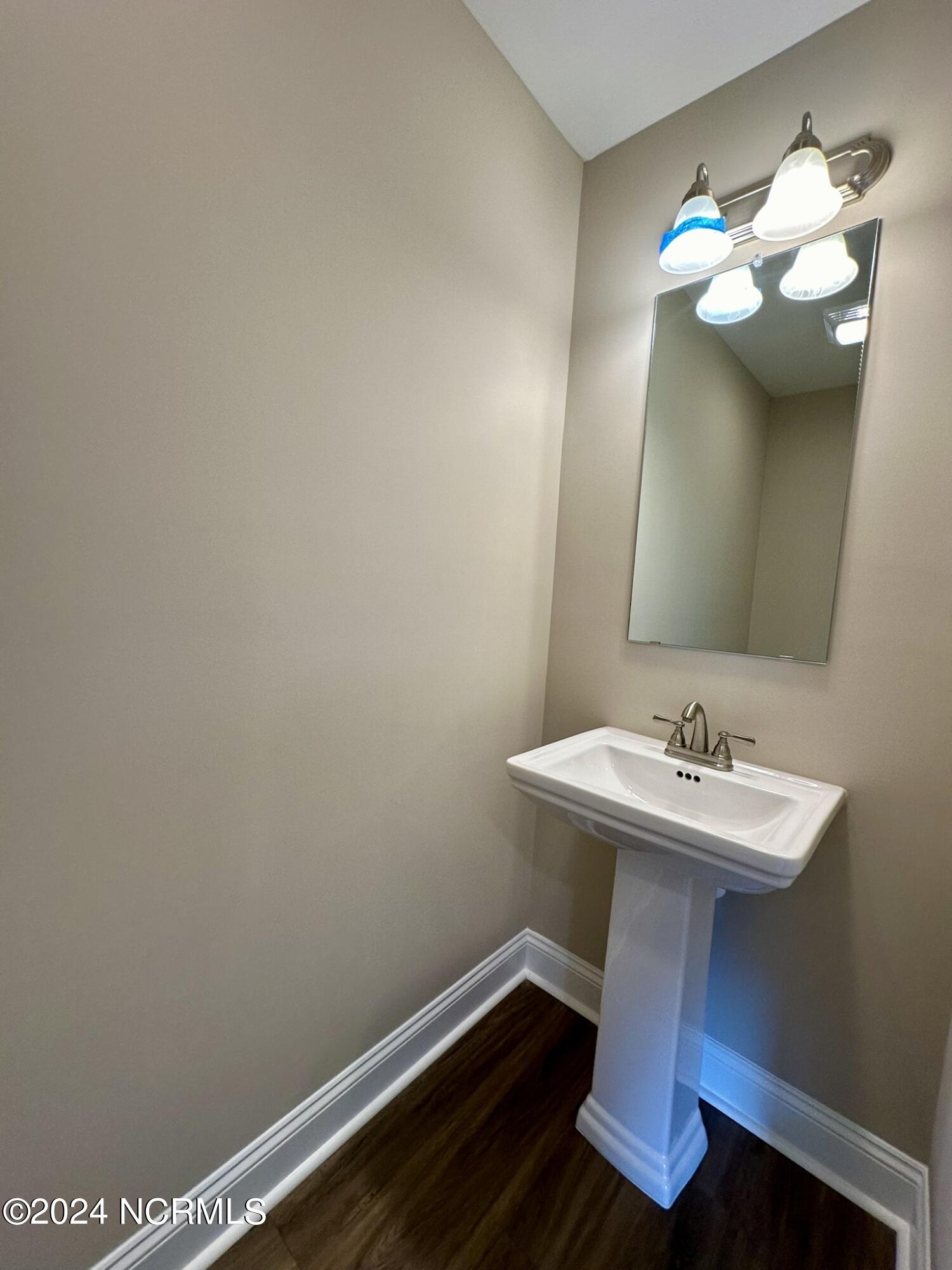 124 Smallwood Road Hubert, NC 28539 - Photo 7 of 21 Half Bath