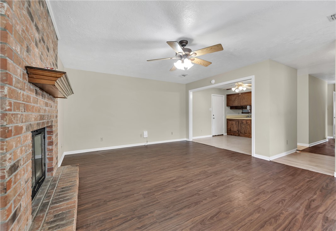 3015 Red Robin Loop Bryan, TX 77802 - Photo 3 of 19