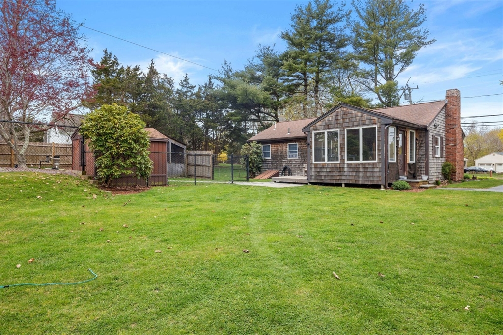 42 Wapping Road Kingston, MA 02364 - Photo 12 of 25 a front view of a house with garden