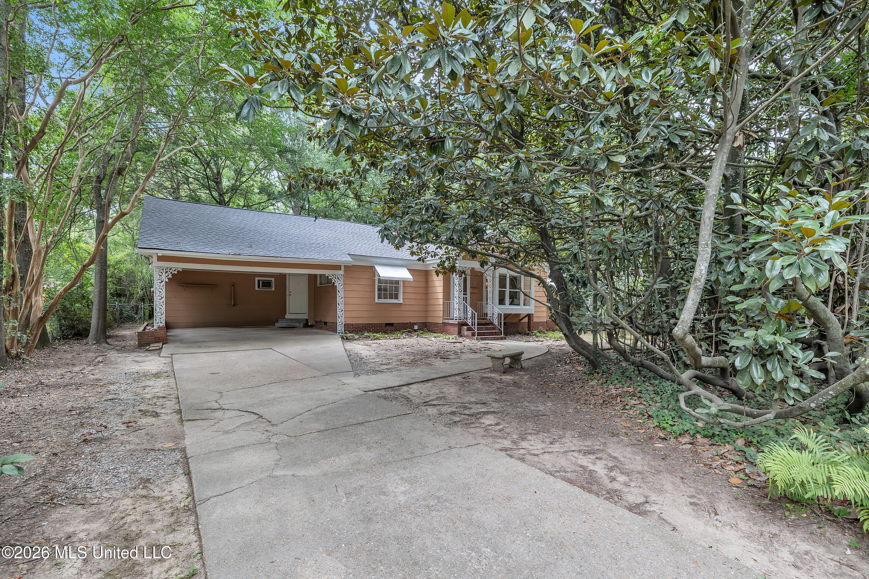 314 Colonial Circle Jackson, MS 39211 - Photo 3 of 43 FI6A4600