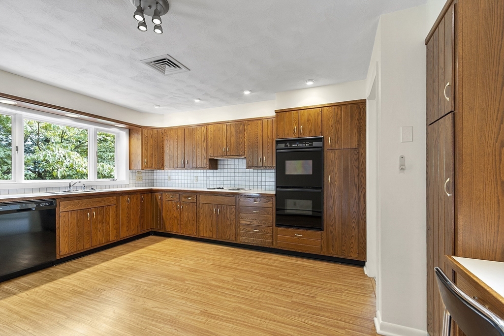 33 Valley Road Southborough, MA 01772 - Photo 14 of 40 Gallery Image 14