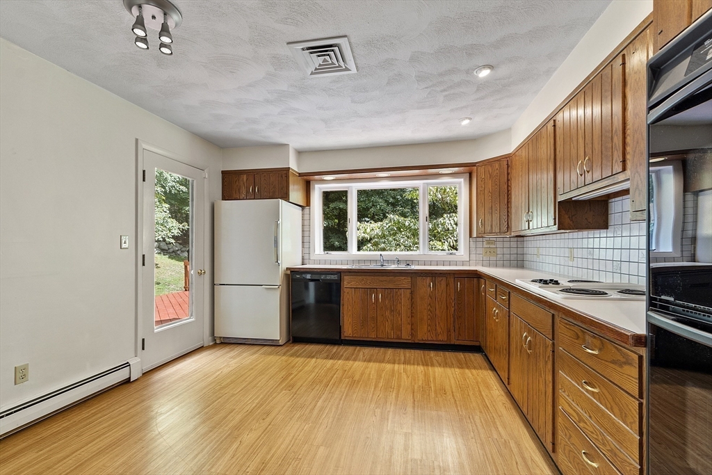 33 Valley Road Southborough, MA 01772 - Photo 15 of 40 Gallery Image 15