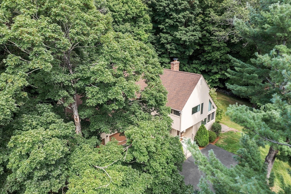 33 Valley Road Southborough, MA 01772 - Photo 3 of 40 Gallery Image 3