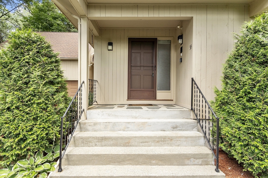 33 Valley Road Southborough, MA 01772 - Photo 5 of 40 Gallery Image 5