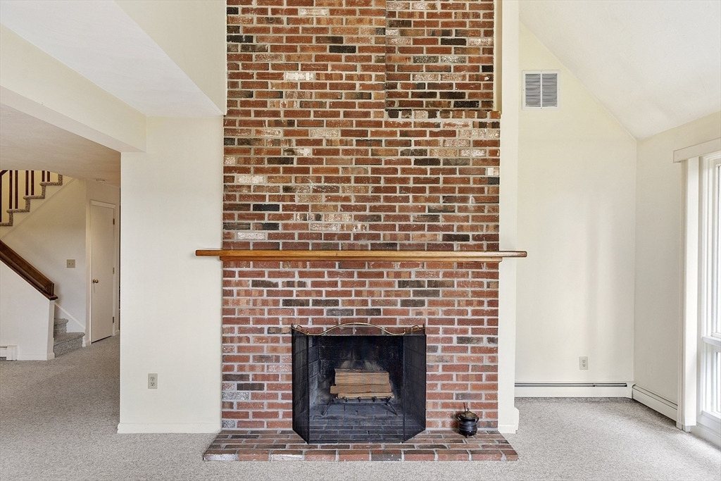 33 Valley Road Southborough, MA 01772 - Photo 8 of 40 Gallery Image 8