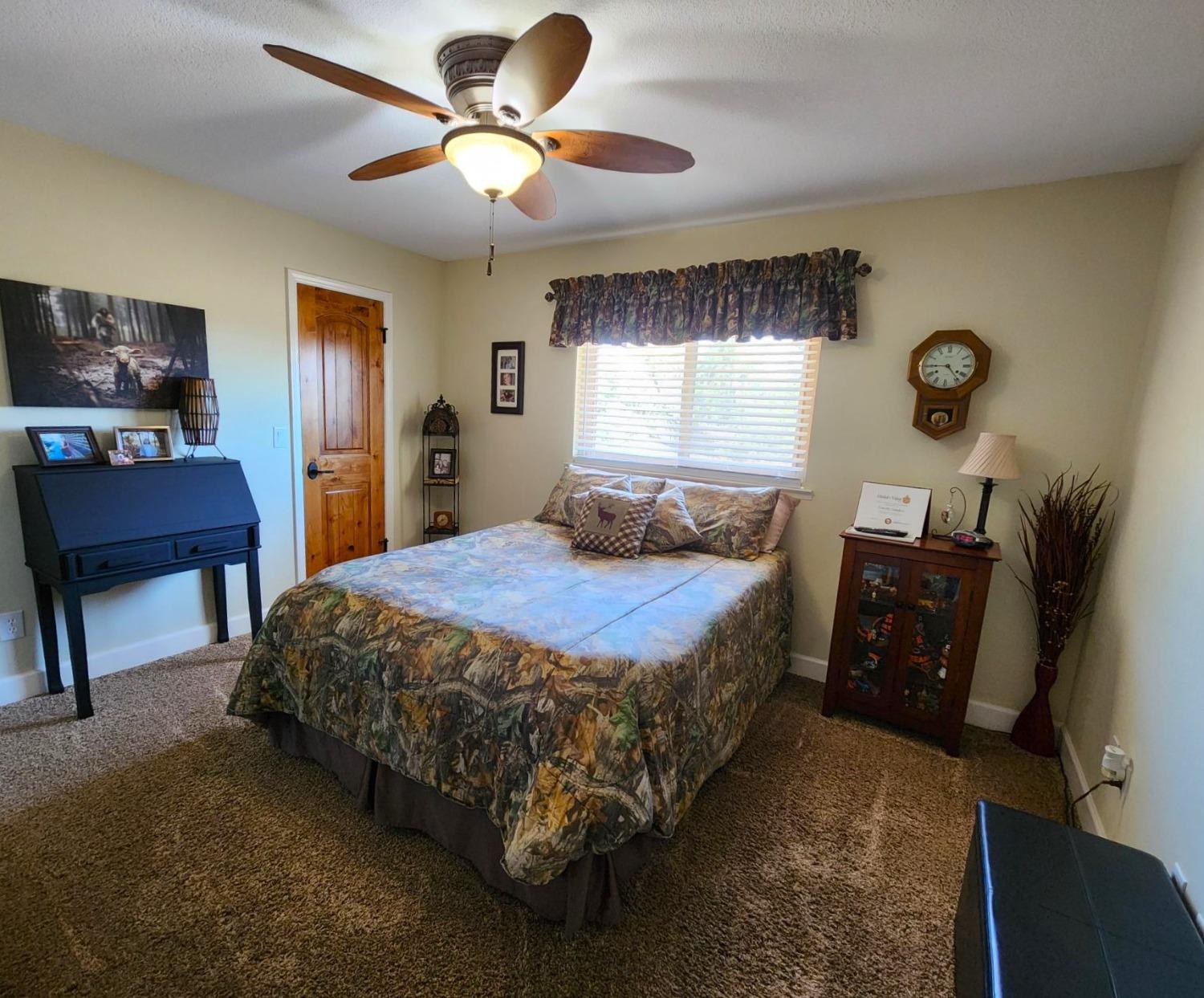 28903 Limestone Circle Coarsegold, CA 93614 - Photo 23 of 59 a bedroom with a bed and a table