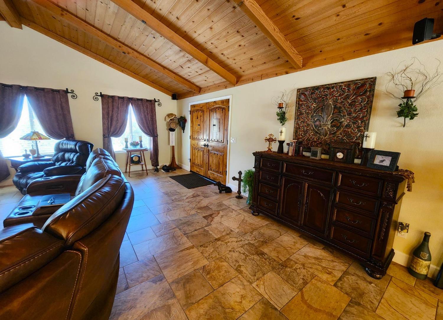 28903 Limestone Circle Coarsegold, CA 93614 - Photo 9 of 59 a living room with furniture
