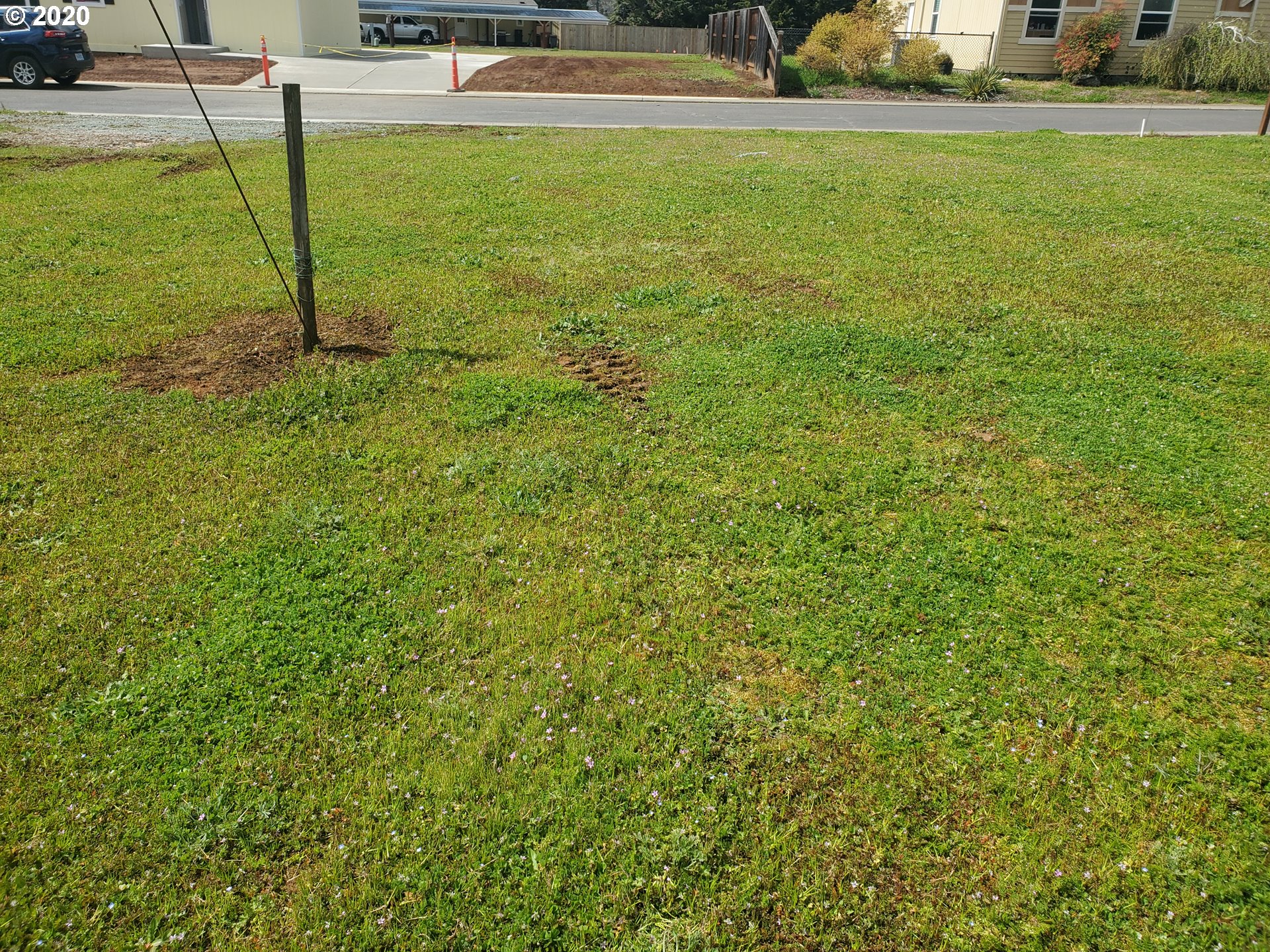 126 Knoll Ridge Court, Unit 20 Myrtle Creek, OR 97457 - Photo 3 of 4 a view of a fountain in front of a house with a big yard
