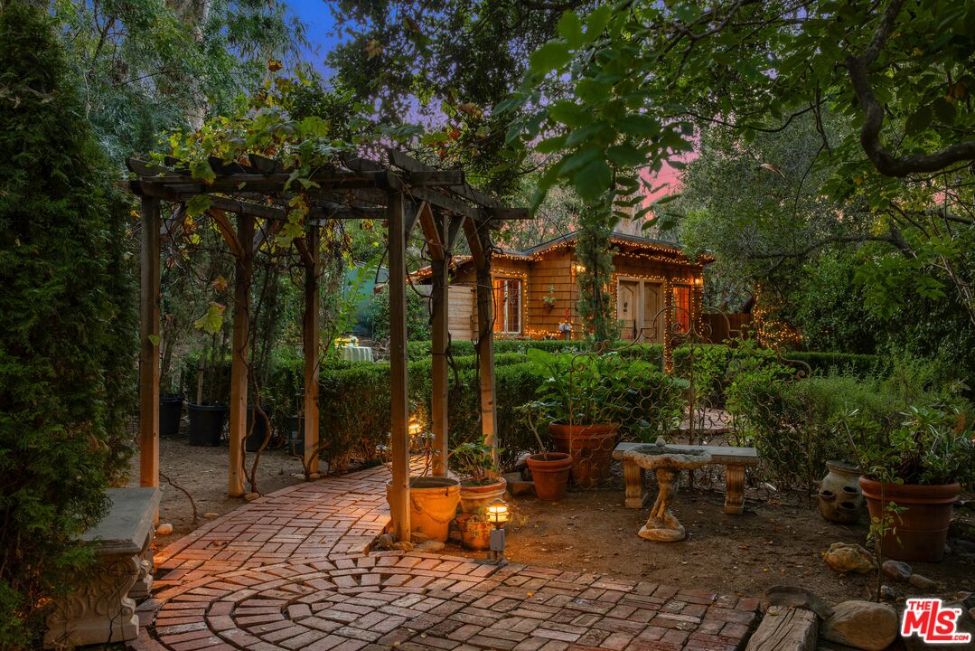 21658 Encina Road Topanga, CA 90290 - Photo 46 of 54 Gallery Image 46