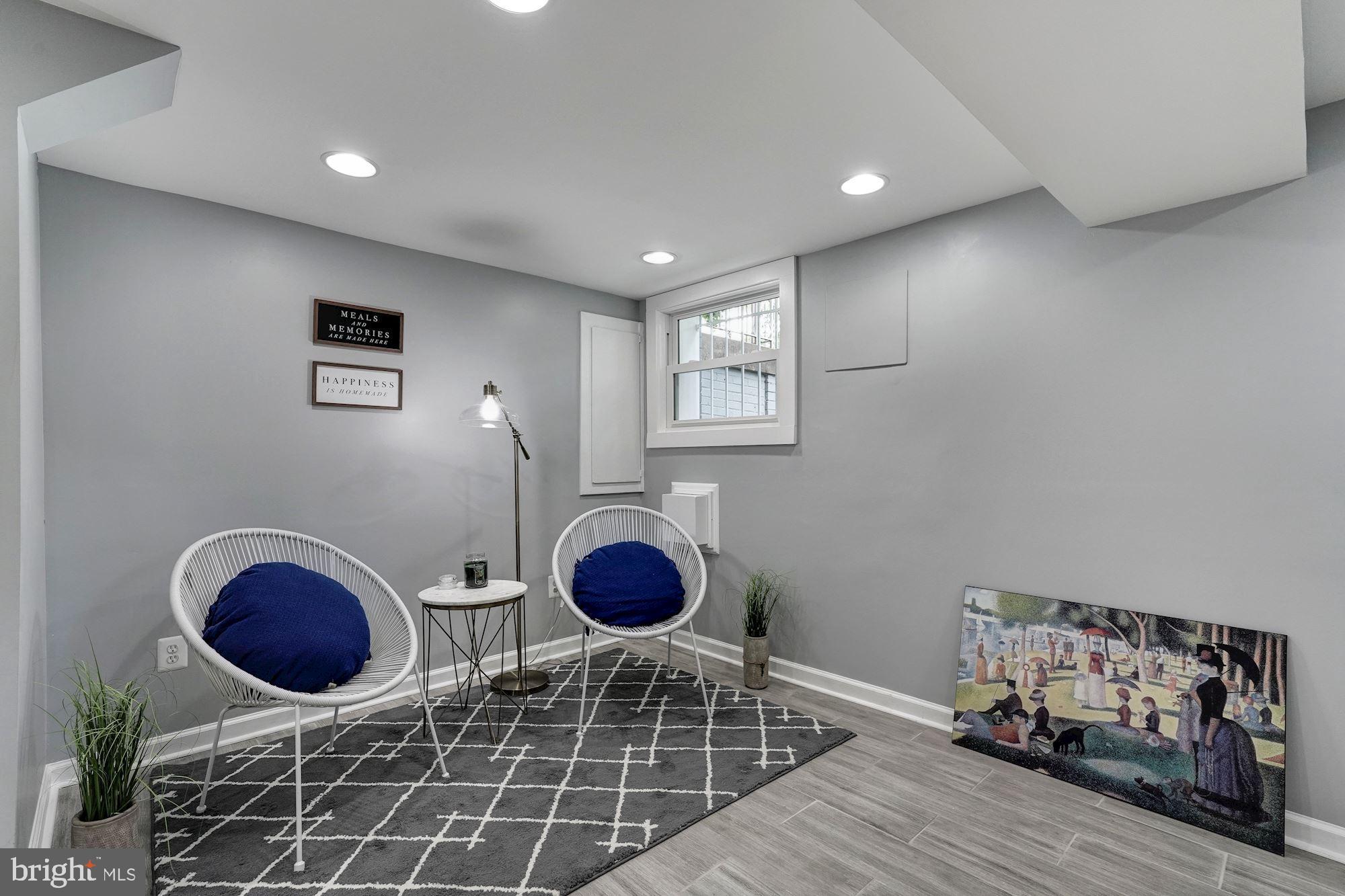 1437 E Street Northeast Washington, DC 20002 - Photo 28 of 39 a room with furniture and a mirror