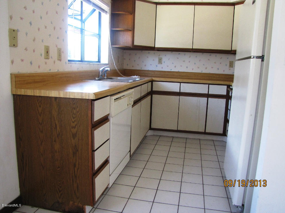 1319 George Edwards Court Merritt Island, FL 32953 - Photo 8 of 10 KITCHEN V1