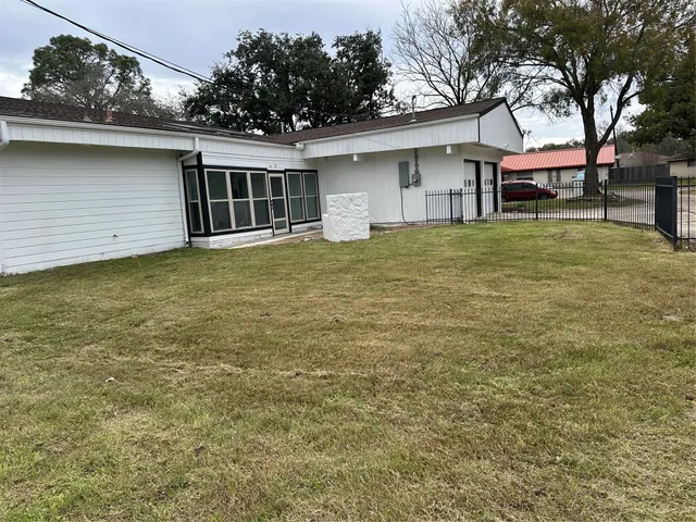 $2,300 | 5005 Tamarach Drive, Baytown, TX 77521