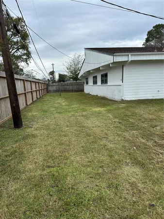 a front view of house with yard