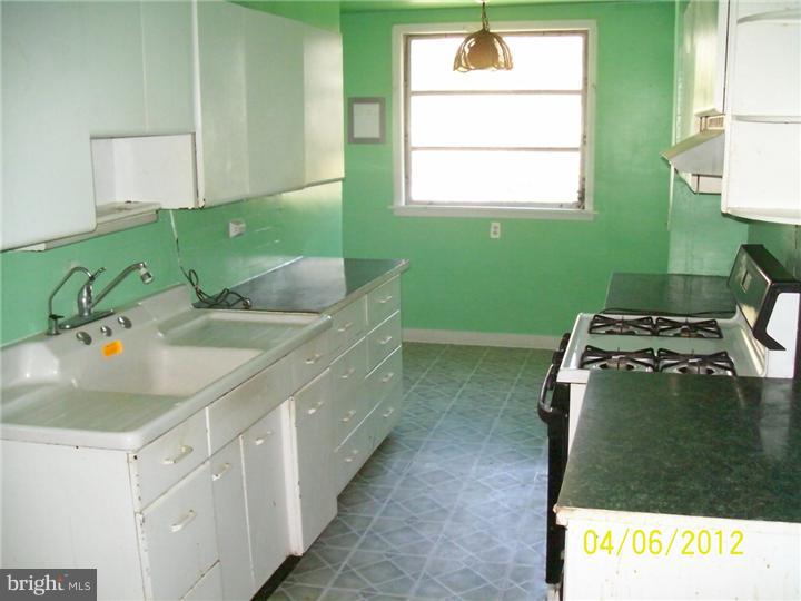 115 Oakley Road Upper Darby, PA 19082 - Photo 8 of 16 Kitchen