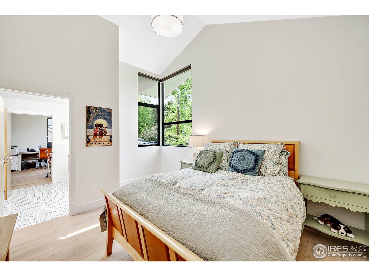 550 Iris Avenue Boulder, CO 80304 - Photo 24 of 40 a bedroom with a bed and a dresser