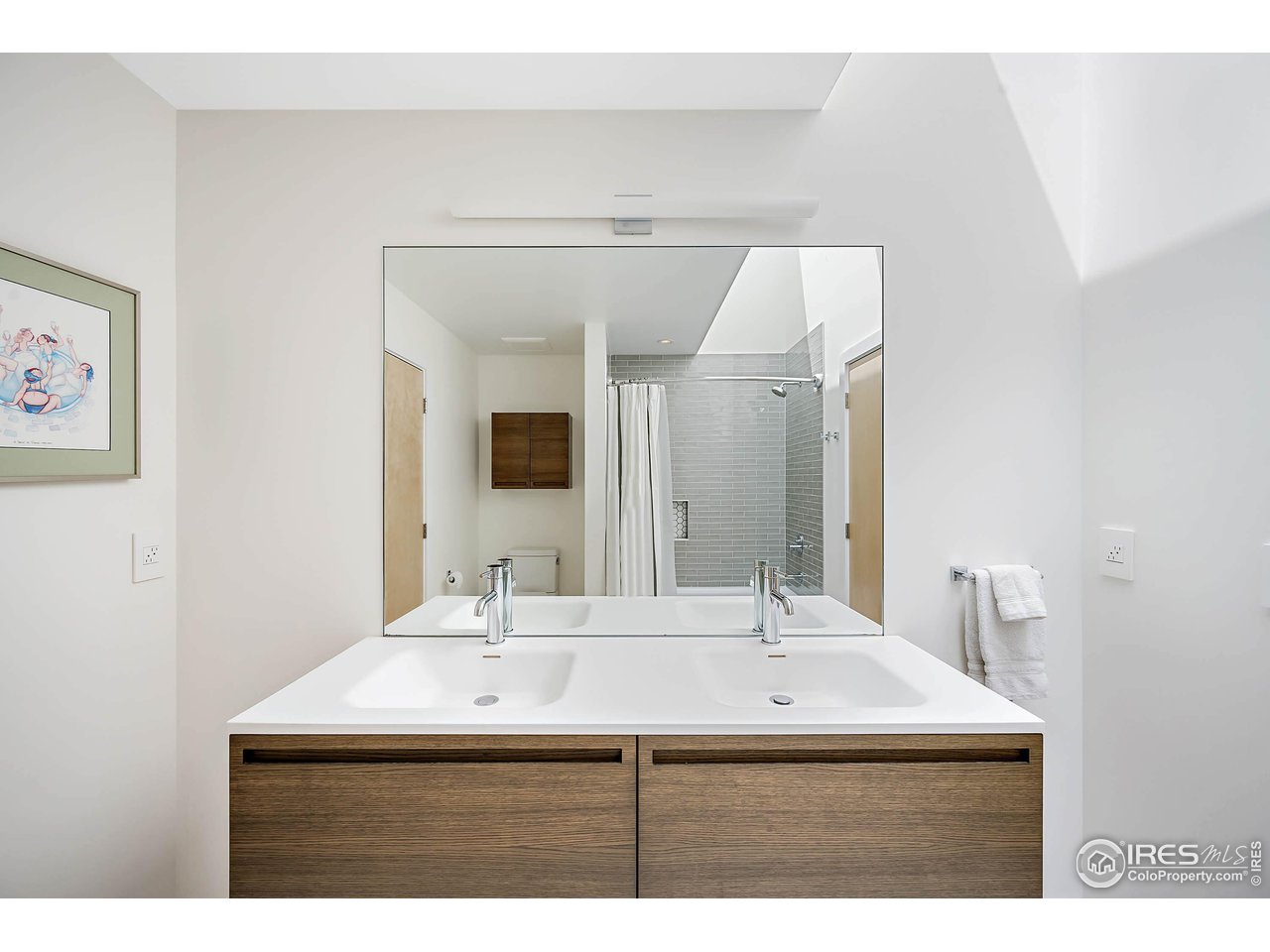 550 Iris Avenue Boulder, CO 80304 - Photo 27 of 40 a bathroom with a sink and a mirror