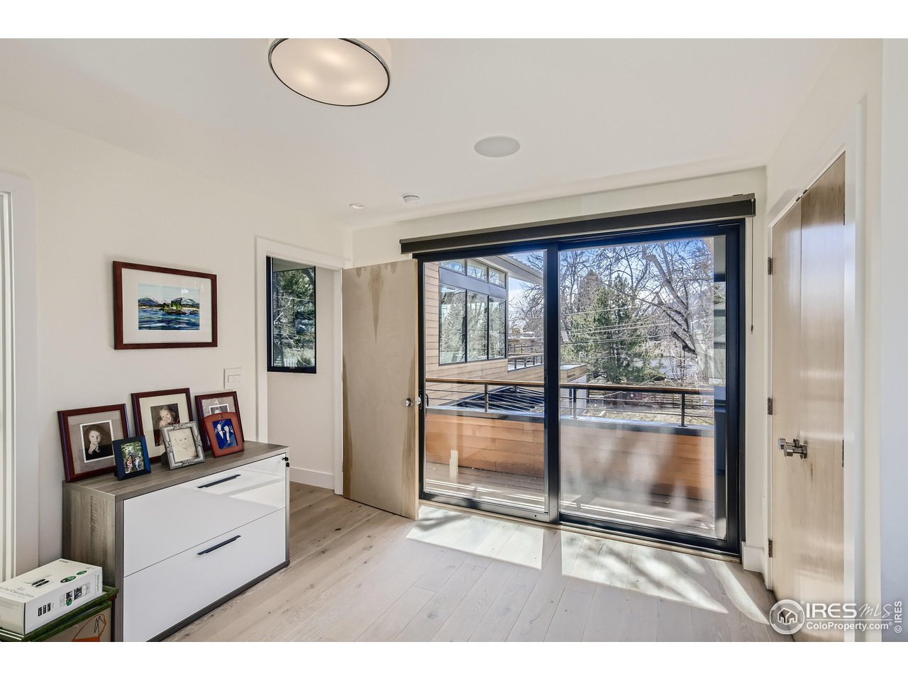 550 Iris Avenue Boulder, CO 80304 - Photo 29 of 40 a living room with furniture and a floor to ceiling window