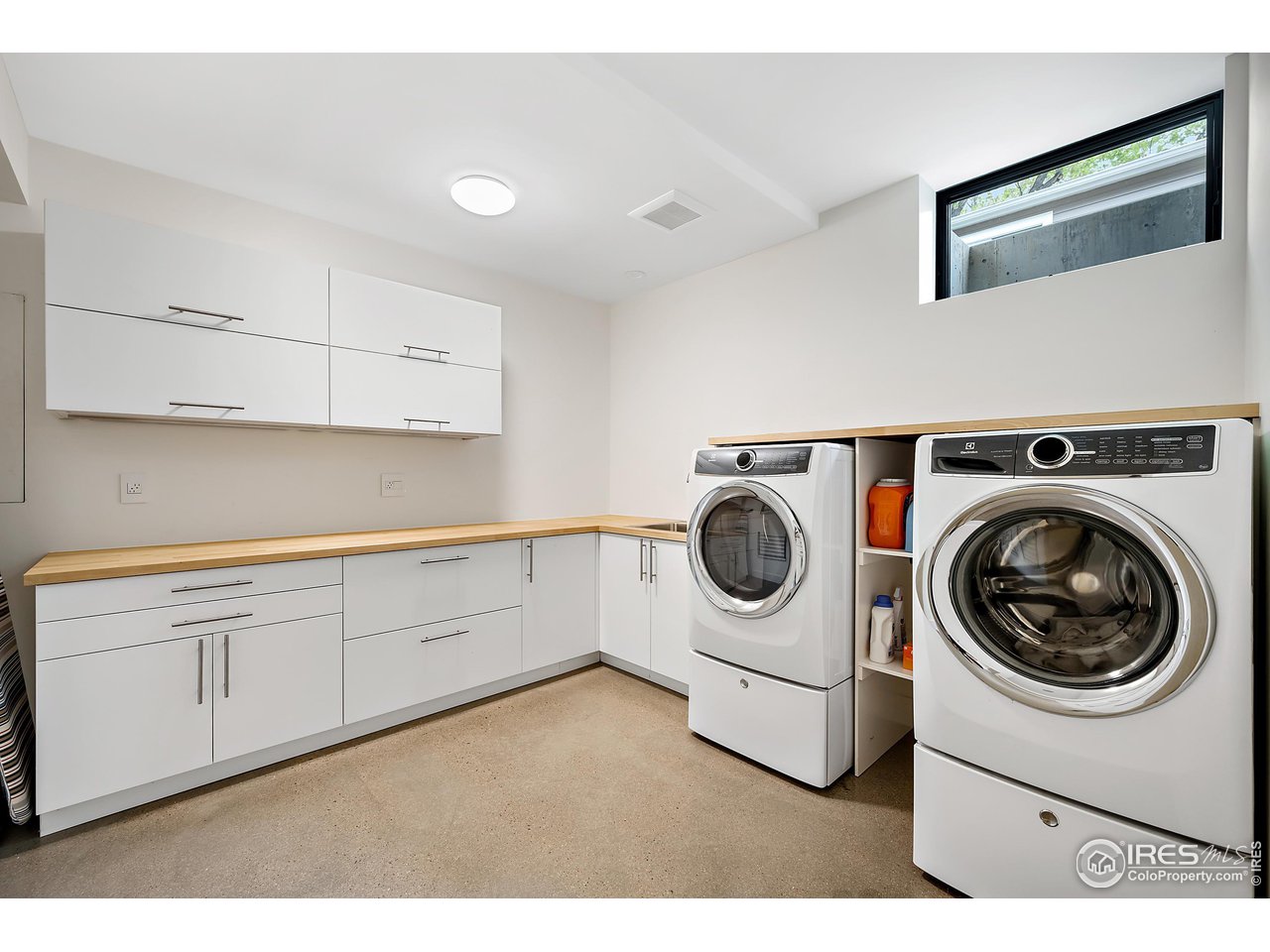 550 Iris Avenue Boulder, CO 80304 - Photo 32 of 40 a utility room with sink dryer and washer