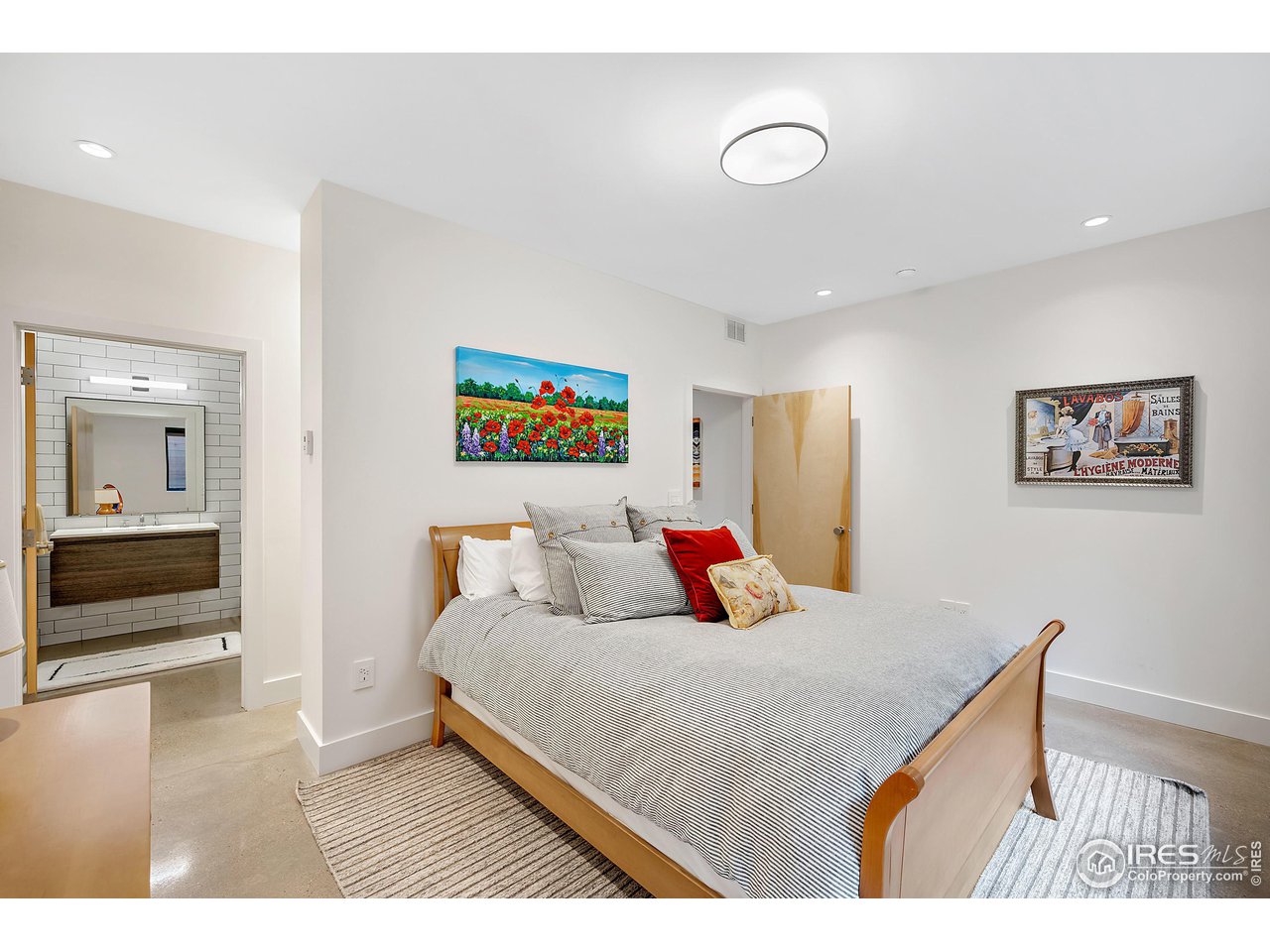 550 Iris Avenue Boulder, CO 80304 - Photo 33 of 40 a bedroom with a bed and a painting on the wall