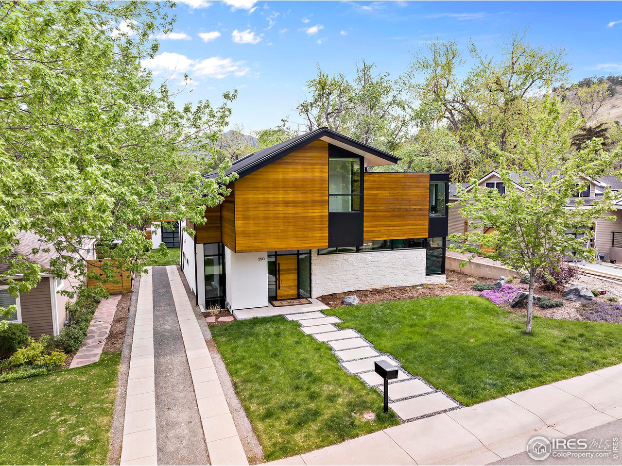 550 Iris Avenue Boulder, CO 80304 - Photo 40 of 40 a front view of a house with garden