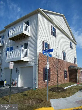 $2,650 | 42577 Burbank Terrace, Unit 6, Sterling, VA 20166