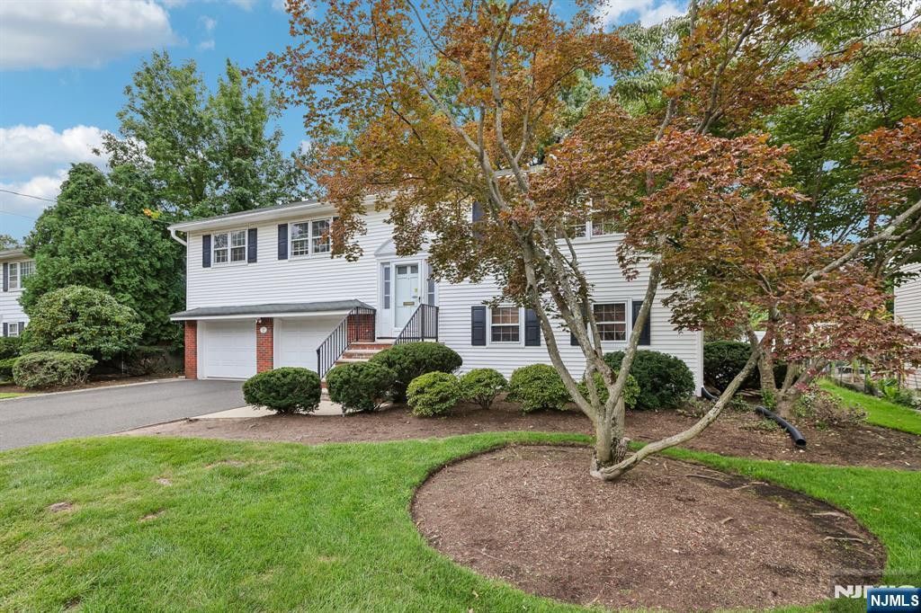 41-57 Rys Terrace Fair Lawn, NJ 07410 - Photo 2 of 35 Gallery Image 2