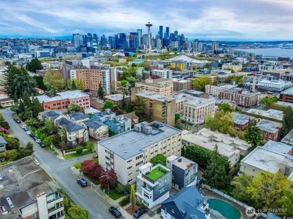 $318,990 | 919 2nd Avenue West, Unit 505, Seattle, WA 98119