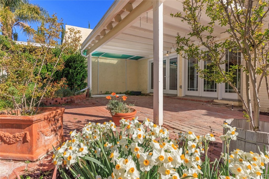 27003 Rio Prado Drive Valencia, CA 91354 - Photo 24 of 27 a front view of a house with yard