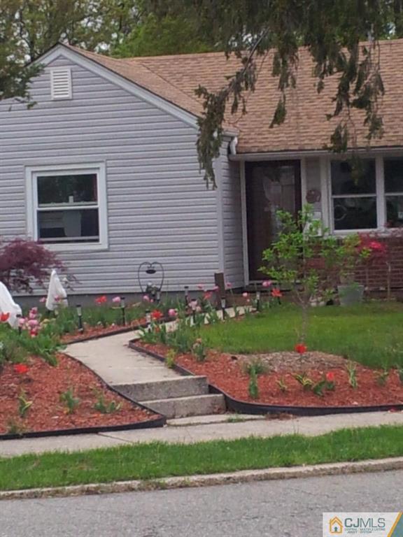 27 Walnut Street Edison, NJ 08817 - Photo 2 of 24 Gallery Image 2
