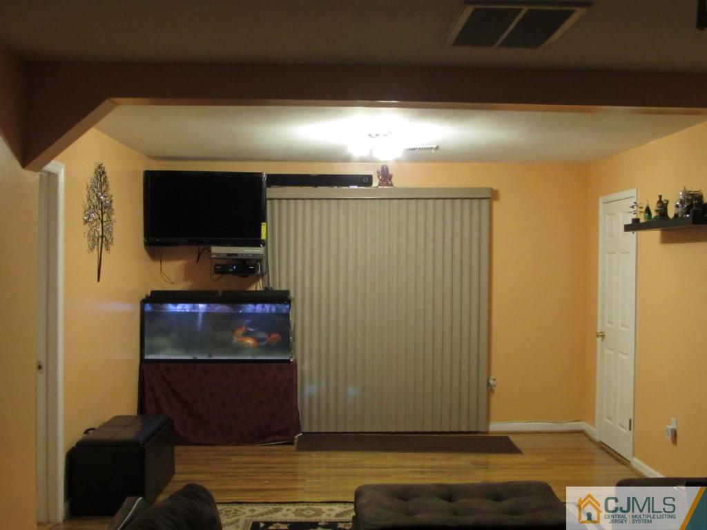 27 Walnut Street Edison, NJ 08817 - Photo 11 of 24 Gallery Image 11