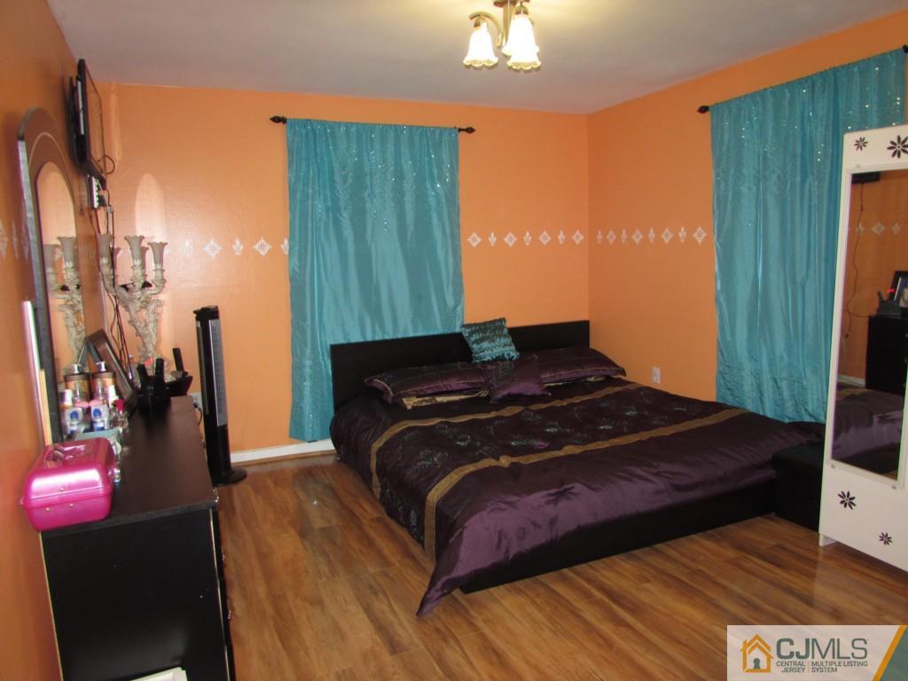 27 Walnut Street Edison, NJ 08817 - Photo 12 of 24 Gallery Image 12