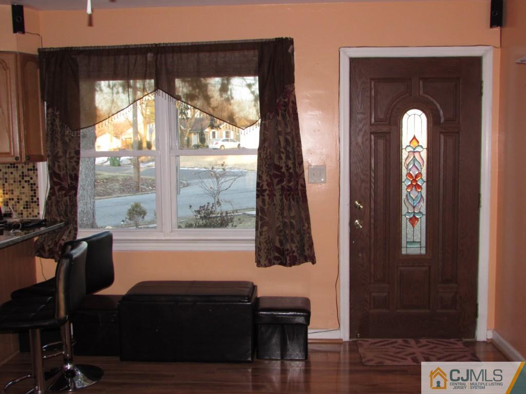 27 Walnut Street Edison, NJ 08817 - Photo 14 of 24 Gallery Image 14
