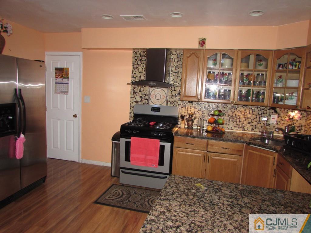 27 Walnut Street Edison, NJ 08817 - Photo 16 of 24 Gallery Image 16