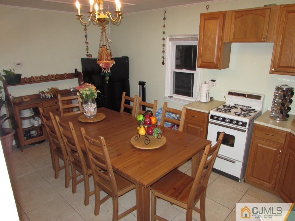 27 Walnut Street Edison, NJ 08817 - Photo 18 of 24 Gallery Image 18