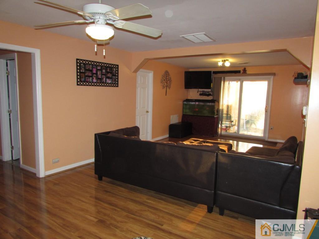 27 Walnut Street Edison, NJ 08817 - Photo 3 of 24 Gallery Image 3