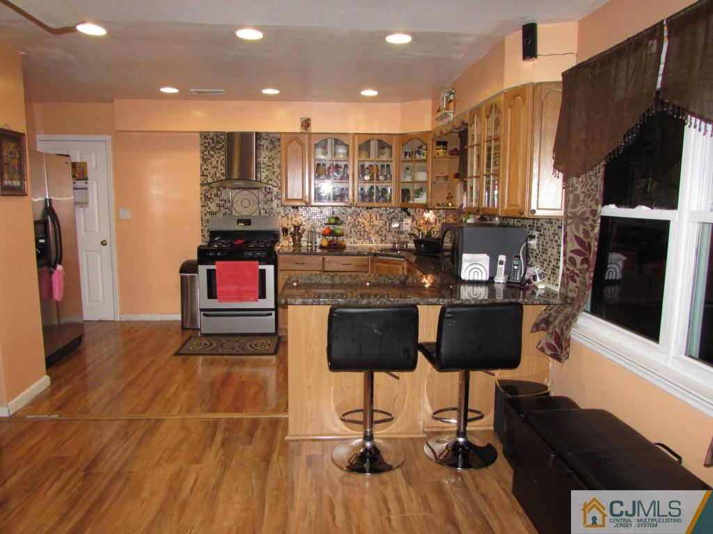 27 Walnut Street Edison, NJ 08817 - Photo 4 of 24 Gallery Image 4