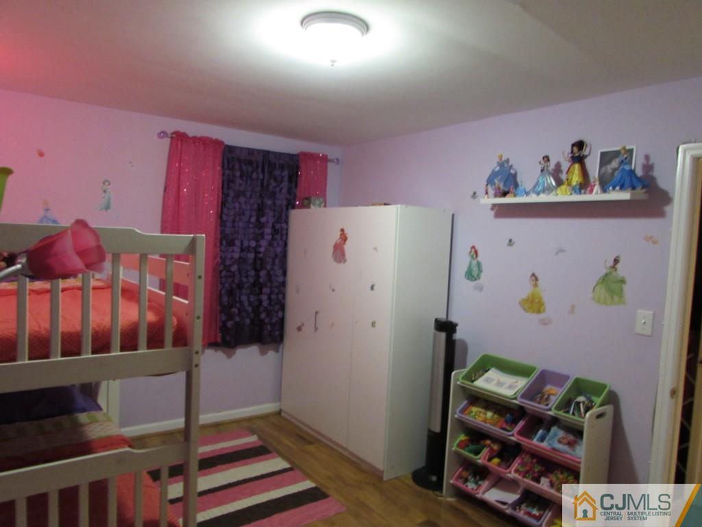 27 Walnut Street Edison, NJ 08817 - Photo 5 of 24 Gallery Image 5
