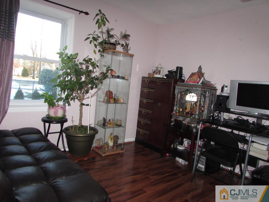 27 Walnut Street Edison, NJ 08817 - Photo 7 of 24 Gallery Image 7